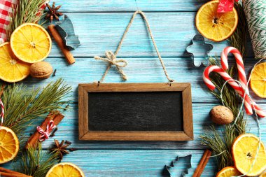 Noel dekorasyonu ile ahşap çerçeve