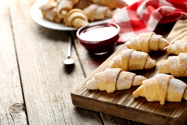 Färska hemgjorda croissanter — Stockfoto