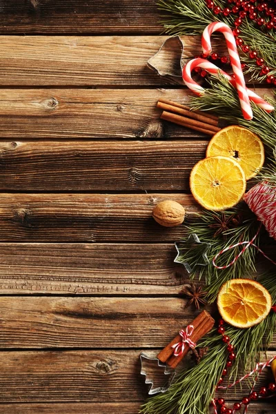 Ramo de árvore de Natal com laranjas secas — Fotografia de Stock