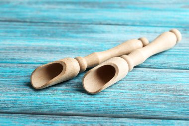 Boş tahta kaşık toz