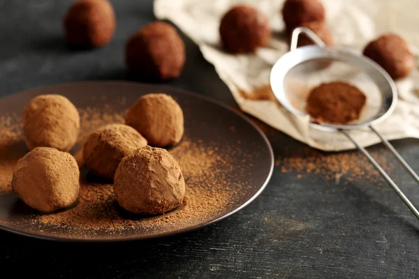 Сладкие шоколадные трюфели — стоковое фото