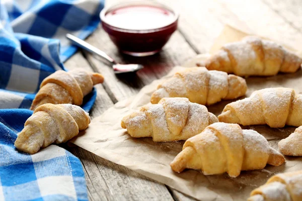 Čerstvé domácí croissanty — Stock fotografie