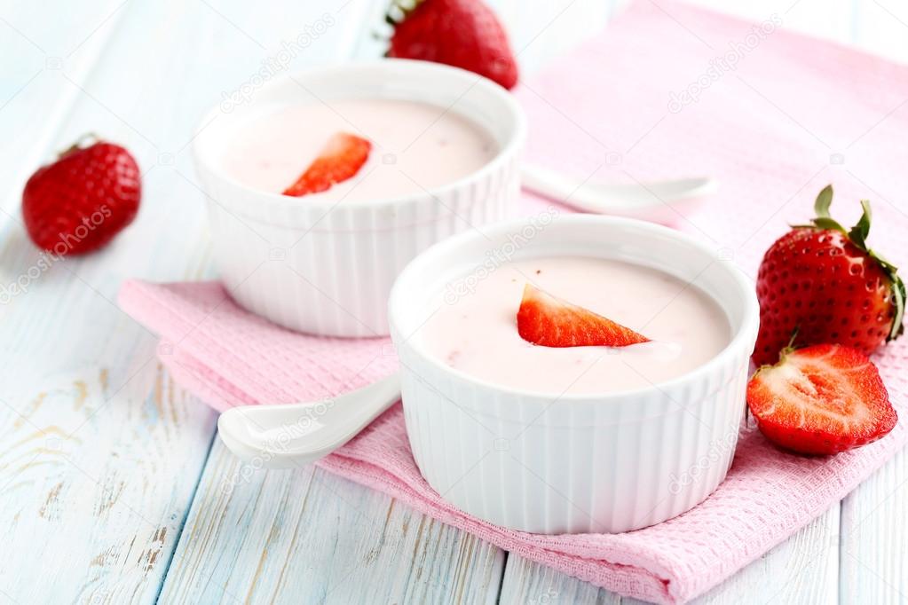 Strawberry yogurt in bowls
