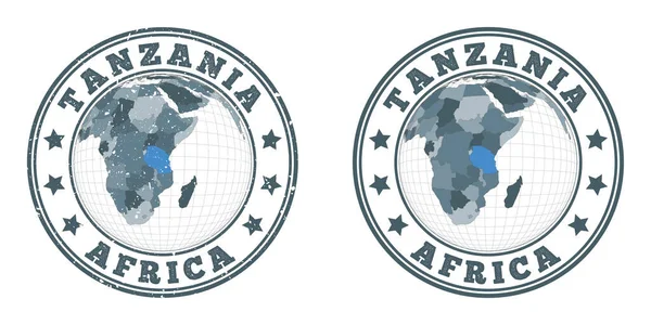 Tanzania round logos Insignias circulares del país con mapa de Tanzania en el contexto mundial — Vector de stock