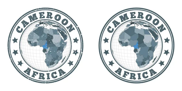 Logotipos redondos de Camerún Insignias circulares de país con mapa de Camerún en el contexto mundial — Vector de stock