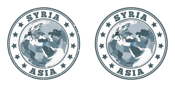 Logos redondos de Siria Insignias circulares de país con mapa de Siria en el contexto mundial Llano y texturizado — Vector de stock