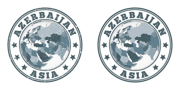Logos redondos do Azerbaijão Emblemas circulares do país com mapa do Azerbaijão no contexto mundial Plain — Vetor de Stock