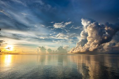 Sunrise Sulu Denizi Borneo, yukarıda