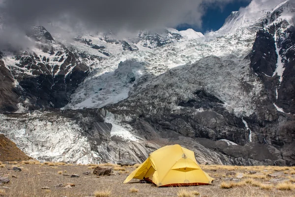 Tienda en el campamento base del norte de Annapurna — Foto de Stock