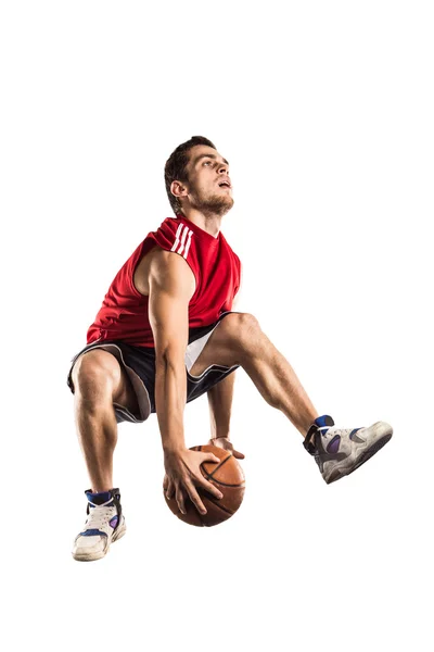 Basketspelare hoppning och dribblingar isolerade på vit — Stockfoto