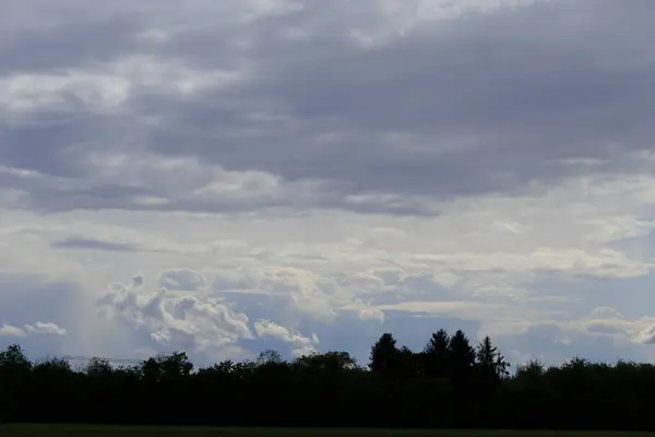 Erstaunlicher Himmel Mit Wolken Und Regen — Stockfoto