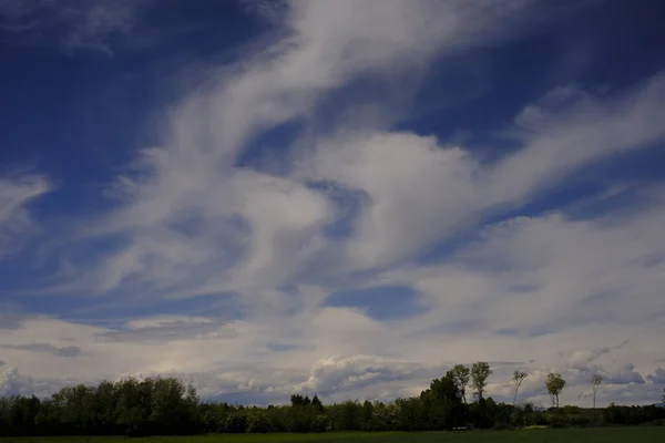 Himmel Mit Wolken Und Feld — Stockfoto