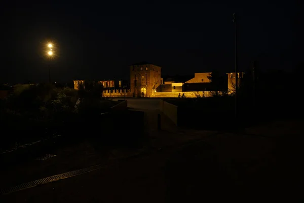 Ночью Замок Медиельваль Цветное Изображение Леньяно Ломбардия Италия — стоковое фото