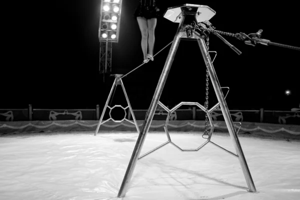 Kadın acrobat bacaklar — Stok fotoğraf