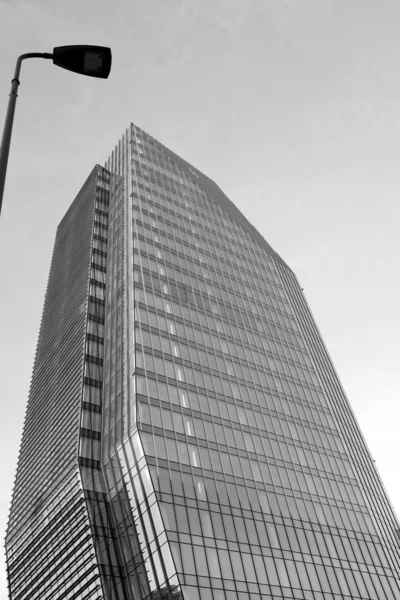Yüksek ofis binası — Stok fotoğraf