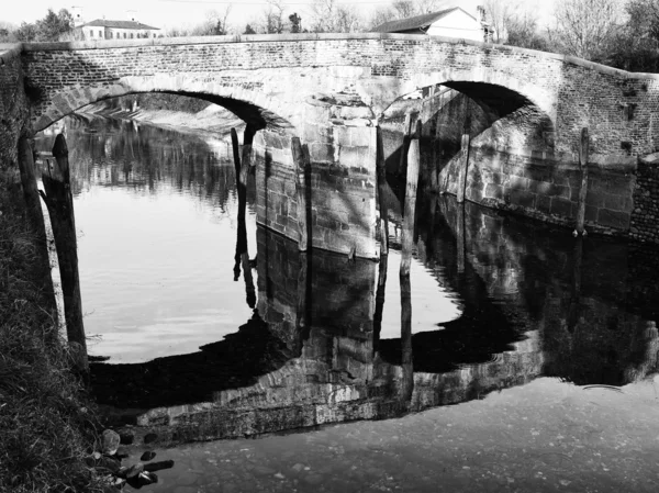 Híd mérlegelés víz — Stock Fotó