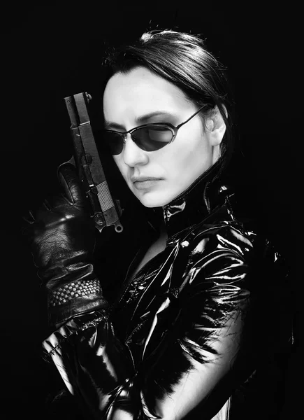 Μυστικός πράκτορας γυναίκα με πυροβόλο όπλο — Φωτογραφία Αρχείου