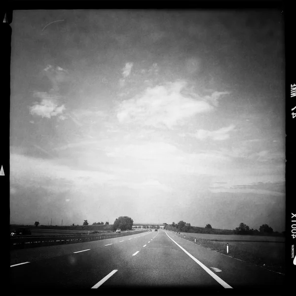 Empty road under cloudy sky — Stock Photo, Image