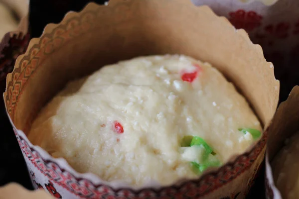 Pâte Crue Aux Fruits Confits Pour Gâteaux Pâques Boîtes Papier — Photo