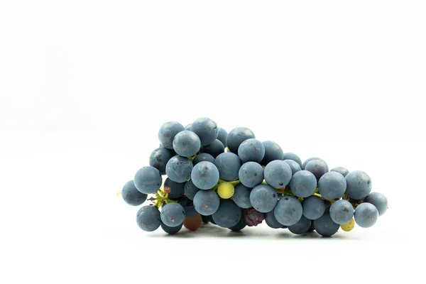 Bunch Blue Grapes White Background Harvest Wine Berries Table Side — Stock Photo, Image