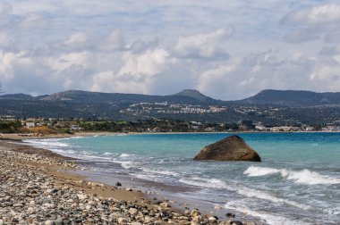 Akdeniz güzel plaj sahil şeridi. Kıbrıs
