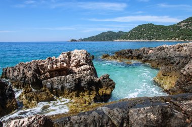 Akdeniz güzel plaj sahil şeridi. Kıbrıs