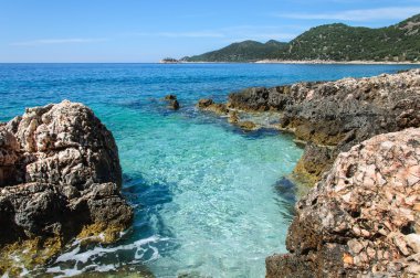 Akdeniz güzel plaj sahil şeridi. Kıbrıs