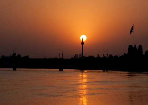 Colorfull sunset at the river bank — Stock Photo, Image