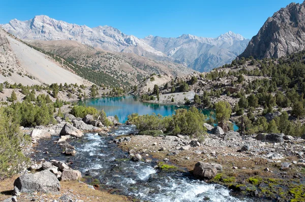 Majestic mountain lake in Tajikistan — Stock Photo, Image