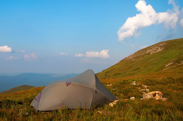 Zelten im Hochgebirge — Stockfoto