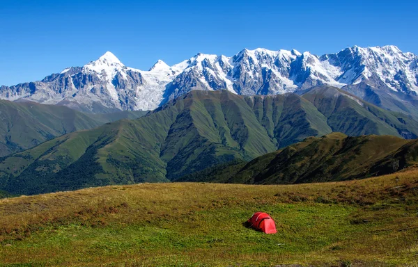 Camping in high mountains — Stock Photo, Image