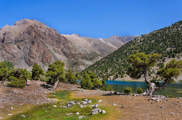 Majestic mountain lake i Tadzjikistan — Stockfoto