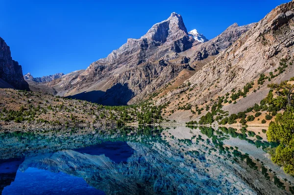 Majestic mountain lake in Tajikistan — Stock Photo, Image