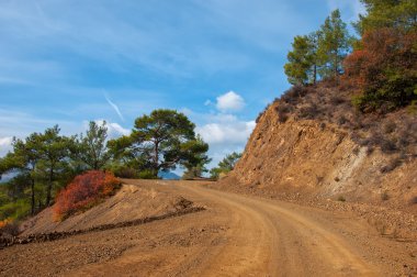 Dağlardaki Toprak Yol 