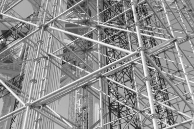 İskele elemanları inşaat siyah ve beyaz