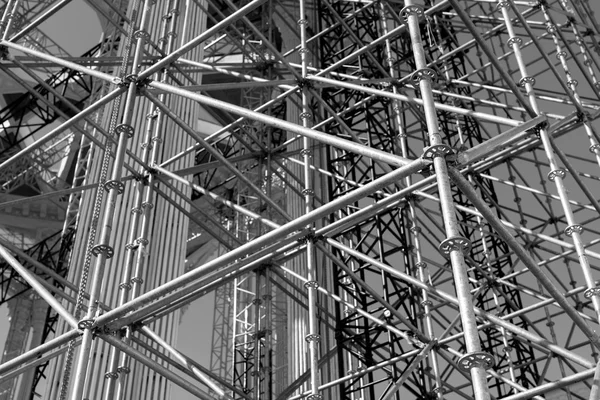 Az állványzat építőipari elemek fekete-fehér — Stock Fotó