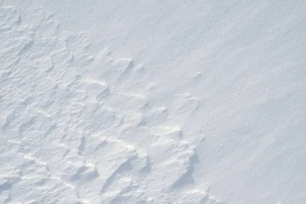 新雪の背景の質感 雪片や雪の塚と冬の背景 雪の塊 四季折々の風景詳細 — ストック写真