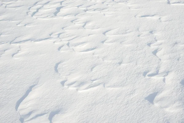 新雪の背景の質感 雪片や雪の塚と冬の背景 雪の塊 四季折々の風景詳細 — ストック写真