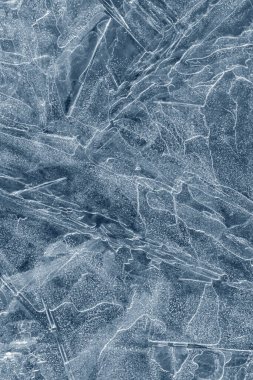 Buz arkaplan dokusu. Çeşitli geometrik soyut şekillerde donmuş su. Mevsimsel doğal etki. Soğuk hava. Kış su deposunun yüzeyi.