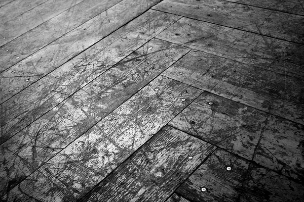 Piso pintado velho e esfarrapado. Tábuas de madeira textura fundo preto e branco — Fotografia de Stock