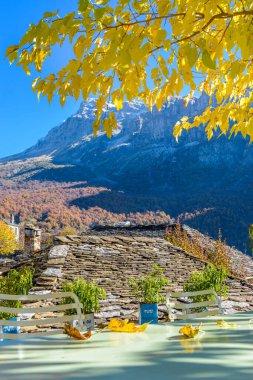 Geleneksel köy Papigo 'dan Astraka Dağı' nın sonbahar sezonunda epirüs Yunanistan 'daki manzarası !!!