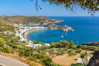 Yunanistan 'ın Kythira adasındaki Kapsali köyünün panoramik manzarası.
