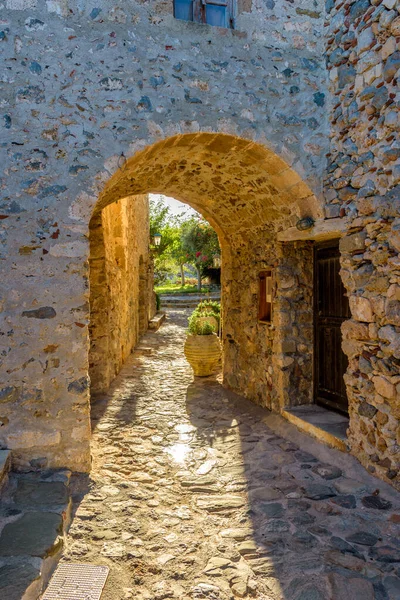 Vista Arquitetura Tradicional Arco Pedra Amarela Castelo Medieval Monemvasia Lakonia — Fotografia de Stock