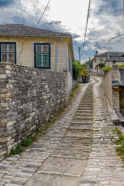 Architecture Traditionnelle Avec Rue Étroite Bâtiments Pierre Dans Village Vitsa — Photo