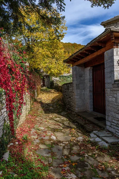 Pitoresca Aldeia Koukouli Durante Temporada Outono Com Seus Edifícios Pedra — Fotografia de Stock