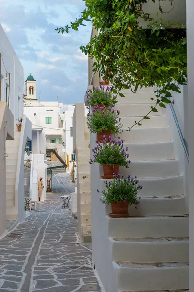 Traditionell Cykladitisk Gränd Med Smal Gata Vitkalkade Hus Och Trappor — Stockfoto