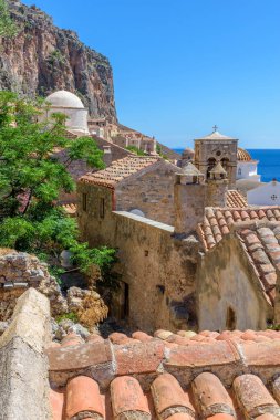 Monemvasia, Lakonia, Moreloponnese, Yunanistan 'daki ortaçağ şatosunun manzarası