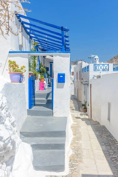 Callejón Cicladitico Tradicional Con Calle Estrecha Casas Encaladas Ano Syros —  Fotos de Stock