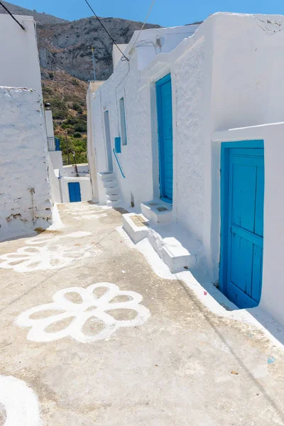 Lagada Amorgos Yunanistan Dar Bir Sokağı Beyazlatılmış Evleri Olan Geleneksel — Stok fotoğraf