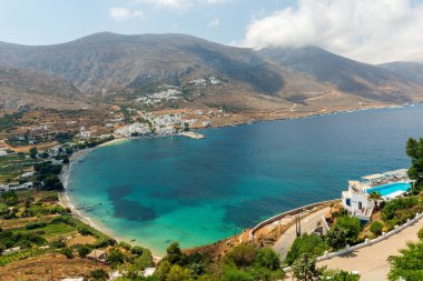 Yunanistan 'ın Amorgos adasındaki Aegiali ve Lagada köyünün Panorama manzarası